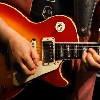 西鉄春日原駅から徒歩１０分、プロのギタリストから個人レッスンが受けられるギター教室。コンテンポラリー・ギター・スクールの画像