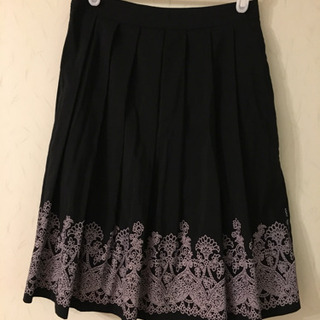 上品なプリーツ膝丈カート ！！美品です！ 黒