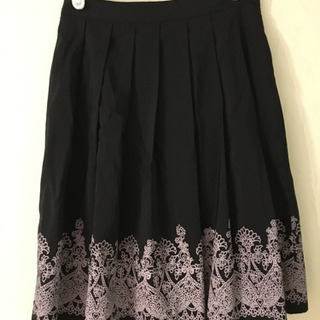 上品なプリーツ膝丈カート ！！美品です！ 黒の画像