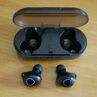 完全ワイヤレスイヤホン6時間×5回使用可　ほぼ新品の画像