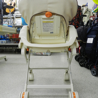 コンビ ハイローベットチェアー レミニス S【Combi】テーブル付き ピュアベージュ 乳幼児用ハイチェア リクライニング キャスター☆ PayPay(ペイペイ)決済可能 ☆ 札幌市 北区 屯田の画像