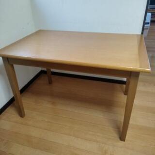 ダイニングテーブルの画像