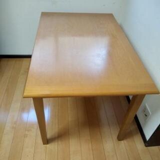 ダイニングテーブルの画像