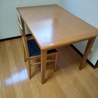 ダイニングテーブルの画像