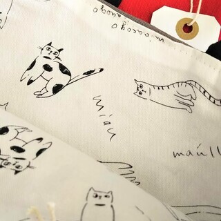 シンプルで使いやすいスタイ（新作）と、ゆるーいネコ柄がかわいいリ...
