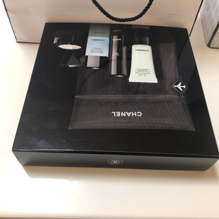 CHANEL ルリフト　トラベルセットの画像