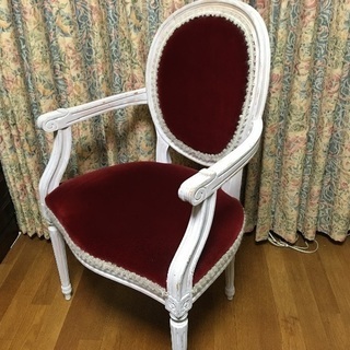 シャビーなロココ調椅子2脚の画像