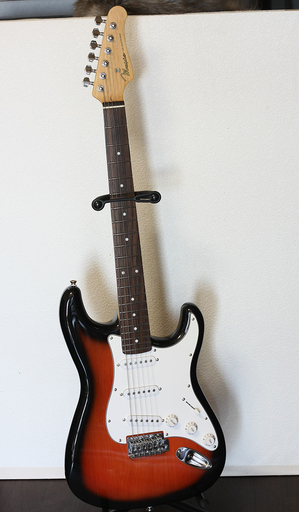 Mavis メイビス エレキギター（ストラトキャスタータイプ／サン