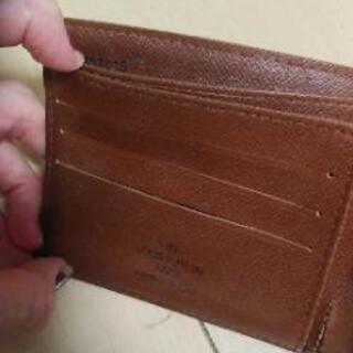二つ折り財布の画像