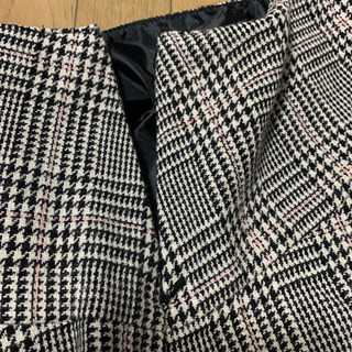 ツイードのダブルフリルのスカートの画像