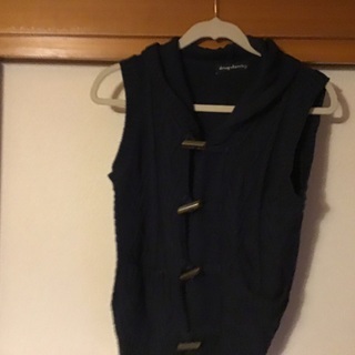 フード付きです。サイズはエムだと思います