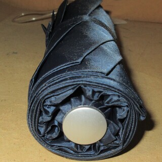 ☆ネイビーのシンプルな折り畳み傘 持ち運び便利 折りたたみ傘◆急な雨でも大丈夫の画像