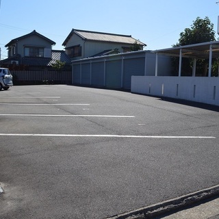 八幡町駐車場　0.45万　月極　アスファルト駐車場　車庫証明無料...