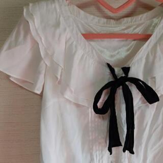 🎵お値下げ🎵白のブラウスの画像