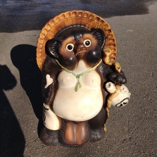 ■Y996■たぬき 狸 置物 オブジェ 高さ約77cm 商売繁盛 縁起物 庭 店舗 玄関 □Y996□たぬき 狸 置物 オブジェ 高さ約77cm 商売繁盛 縁起物 庭 店舗