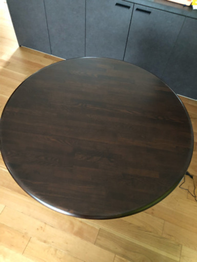 無垢材の円形テーブルと椅子４脚