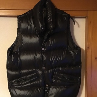 ダウンジャケットです。サイズはＬです。一度も着ておりません。