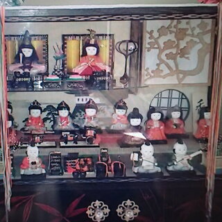 木目込みの　ケース入りお雛様の画像