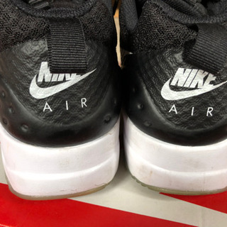 ナイキ　スニーカー　黒の画像