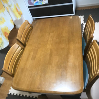 ダイニングテーブルの画像