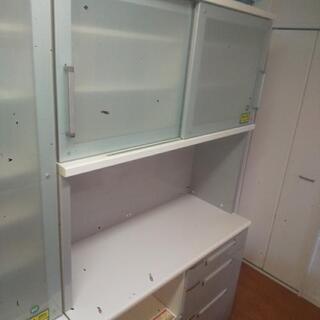 食器棚 の画像