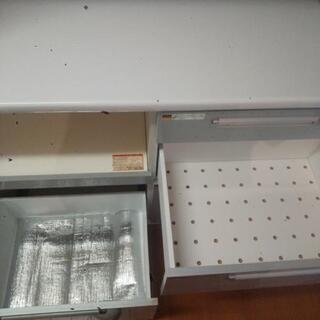 食器棚 の画像