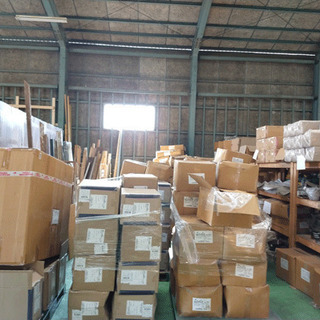 コンテナ荷下ろし、片づけ補助日払いの画像