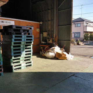 コンテナ荷下ろし、片づけ補助日払いの画像