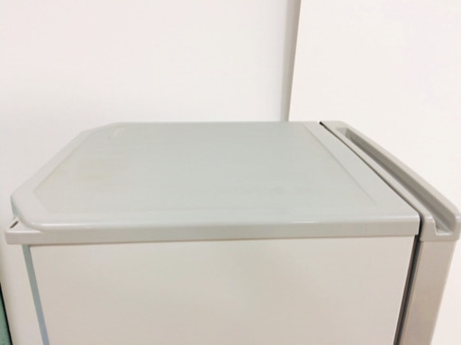 三菱 146L 静音設計!!「ラウンドカットデザイン」耐熱トップテーブル 冷蔵庫 型番 MR-P15A-S