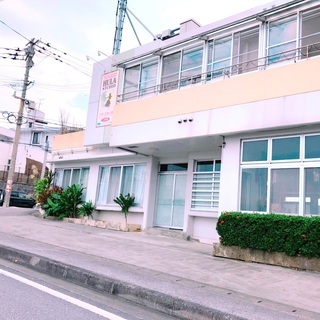 【貸しスタジオ】沖縄/豊見城・那覇近郊　鏡張りの広々スペースでダンスレッスンやヨガ、余興の練習などに最適！ - 不動産