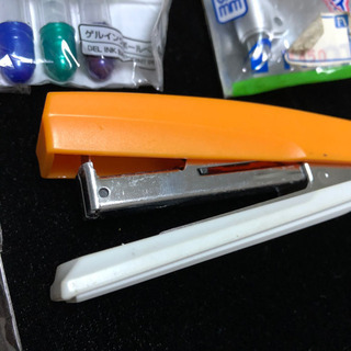 文房具6点★ざっくぅ  ボールペン2本 シャーペン ゲルペン ホチキス メモの画像