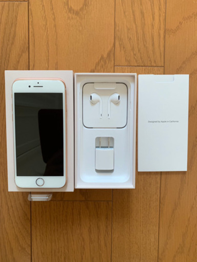 【新品】iPhone8 64 GB au  Gold