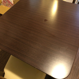 ニトリ　ダイニングテーブルとイス