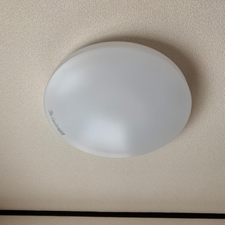 シンプルな室内シーリング電灯(リモコン付き)