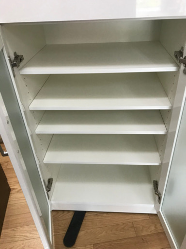 【リサイクルサービス八光　田上店　配達・設置OK】人気のエナメルホワイト　ガラス扉付キッチンボード