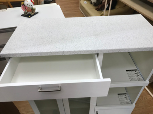 【リサイクルサービス八光　田上店　配達・設置OK】人気のエナメルホワイト　ガラス扉付キッチンボード