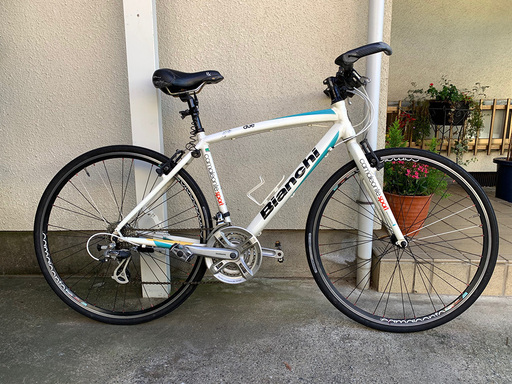 ビアンキ クロスバイク　カメレオンテ 2　ハンドルグリップとサドルは未使用品！