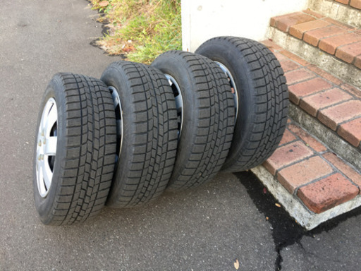 ホンダ純正鉄製ホイール付きスタッドレスタイヤ(ホイールキャップ付き)