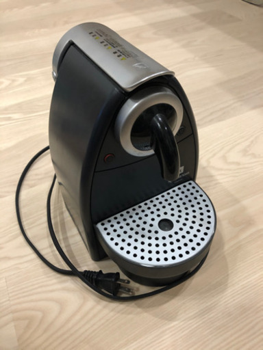 ネスプレッソ　コーヒーメーカー