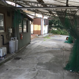 ３DK一戸建の平屋古民家　広々庭付き１００坪　駐車スペース３〜4台あり　住めないことはないですが、倉庫用にお貸し出しします。礼金敷金０　仲介手数料０　更新料０　　 - 熊谷市