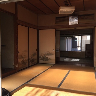 ３DK一戸建の平屋古民家　広々庭付き１００坪　駐車スペース３〜4台あり　住めないことはないですが、倉庫用にお貸し出しします。礼金敷金０　仲介手数料０　更新料０　　 - 不動産