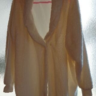 薄手のフワフワの上着