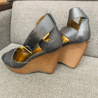 ★NINE WEST ナインウエスト★ レザー系　サンダル　22の画像