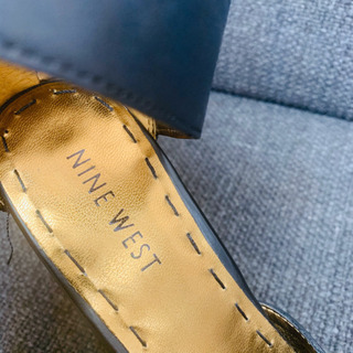 ★NINE WEST ナインウエスト★ レザー系　サンダル　22の画像