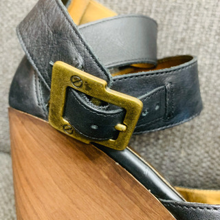 ★NINE WEST ナインウエスト★ レザー系　サンダル　22の画像
