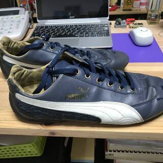 PUMAプーマモータースポーツスニーカー革です。
