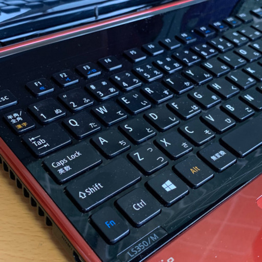美品・輝く赤/Core i7/メモリ8G/SSD480G/Blu-ray/Office