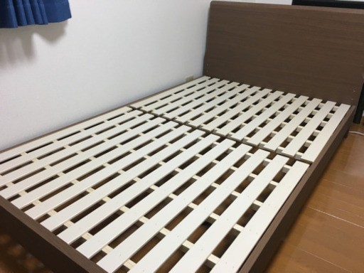 ニトリのセミダブルベッド。1年6ヶ月使用。