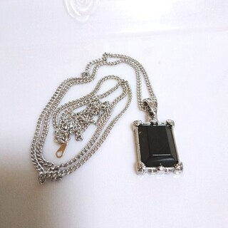 定番！ブラックストーン・スクエアカットネックレスの画像