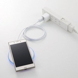 置くだけでかんたん充電。ワイヤレス充電器（ホワイト）の画像